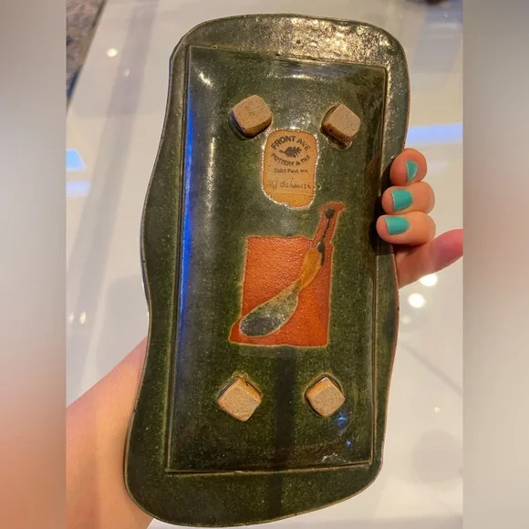 Pottery and Tile Dragonfly plate Brand :Avenue and Tile pottery
